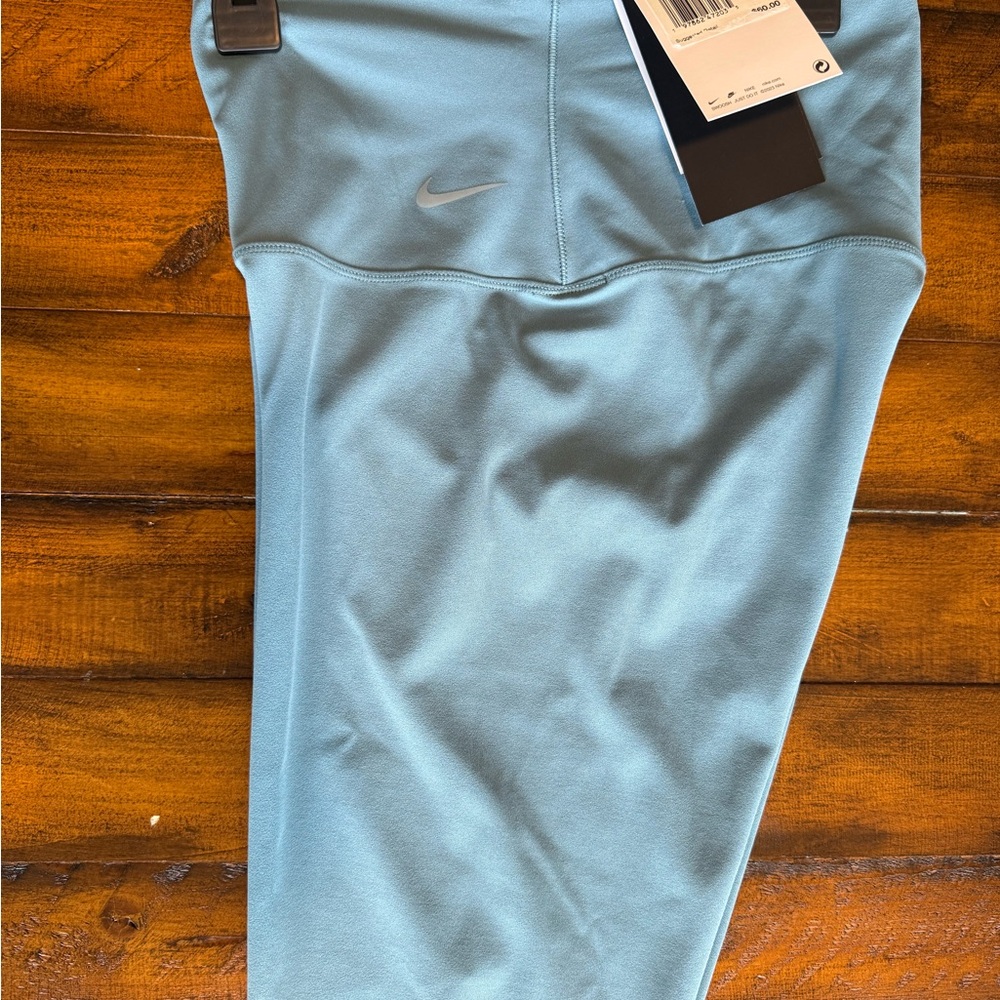 Nike Women's Zenvy Gentle-Support High-Waisted 8" Biker Shorts - Picture 6 of 6